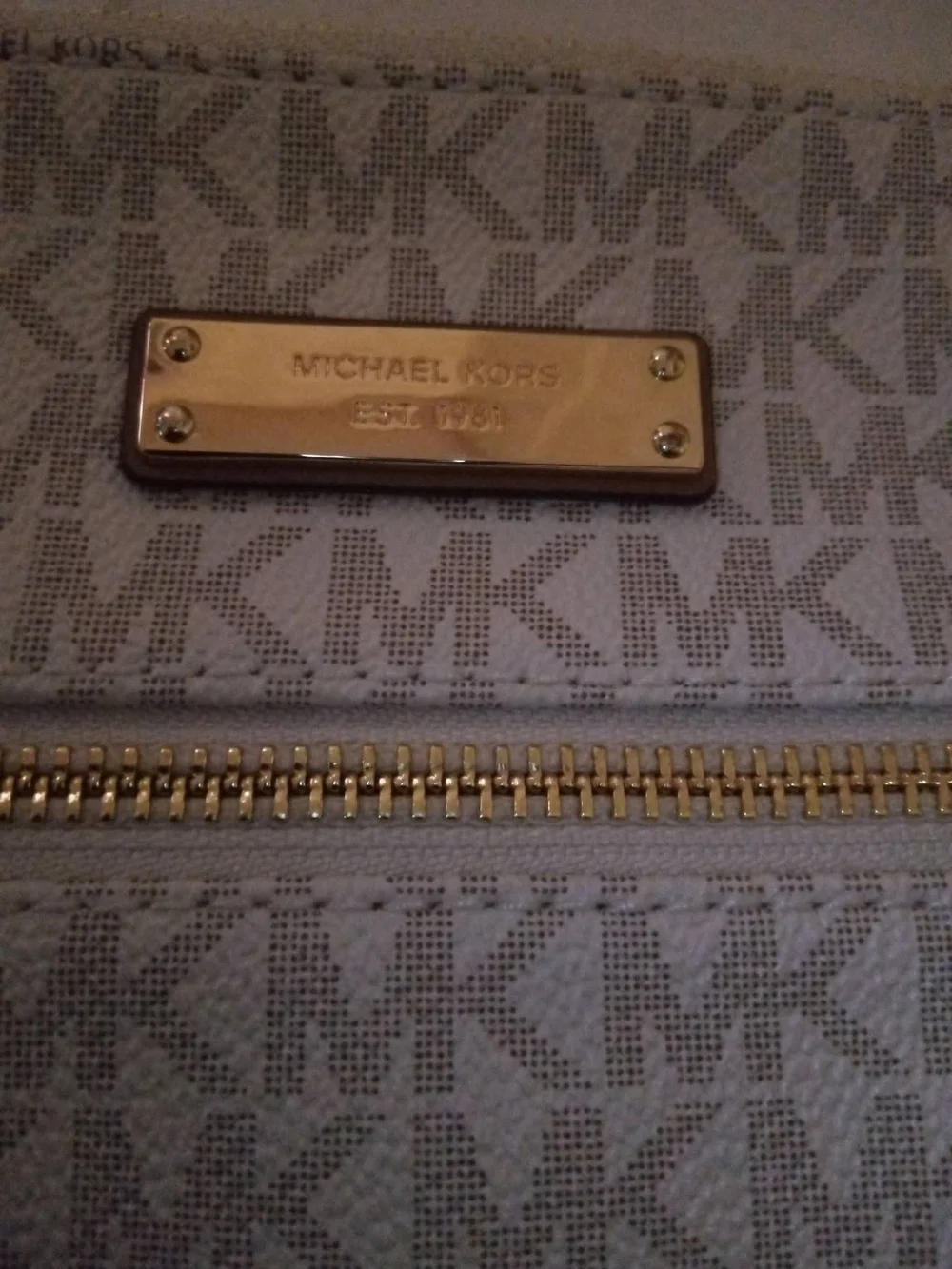 Michael Kors Men’s Card Holder in Light Gray with Gold Plaque